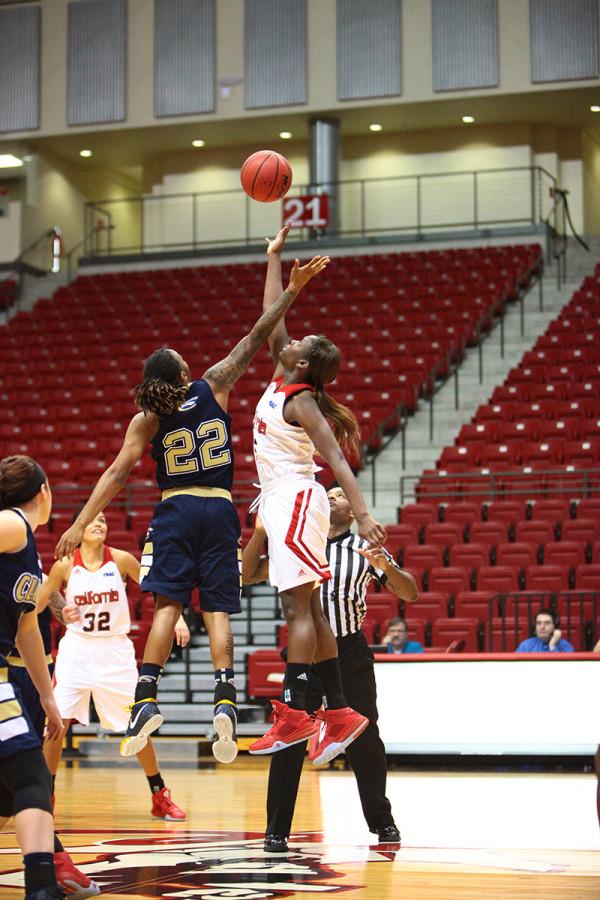 Women’s basketball earns win over Clarion