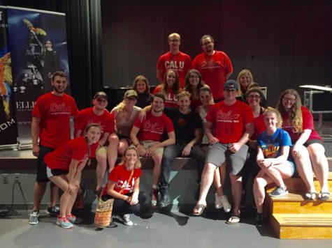 Members of the Student Activities Board with Elliot Zimet after the show.