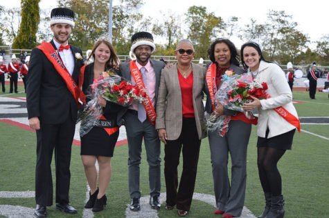 The 2016 Homecoming King and Queens with President Jones and the 2015 Homecoming King and Queen.