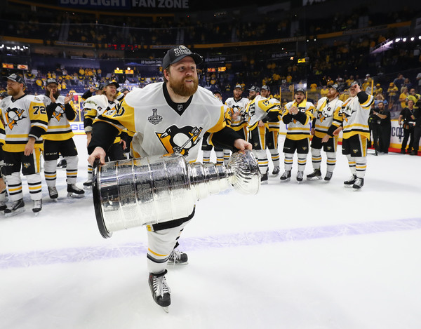 Photo of Phil Kessel courtesy of Bruce Bennett/Getty Images.