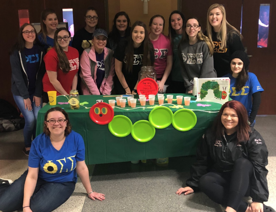 Photo of Phi Sigma Sigma at the Lemonade Wars.