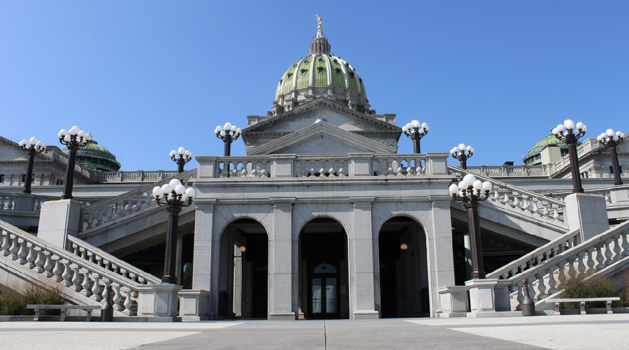 View of the front of the Pennsylvania State Capitol building, Harrisburg, Pa.