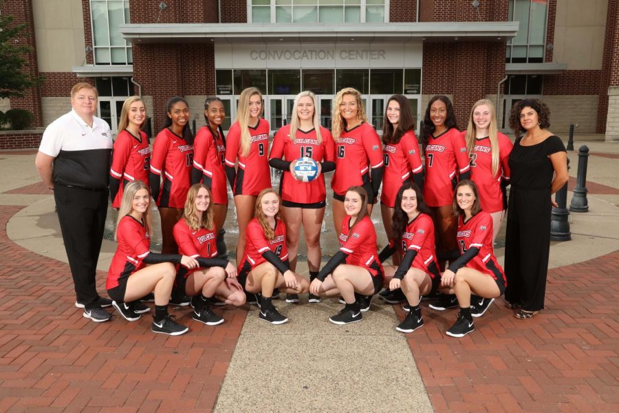 Cal U volleyball 2019 team portrait