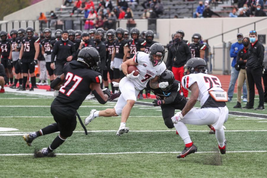 Derek Lockhart (#7)  avoids the tackle and carries the ball to a touchdown.