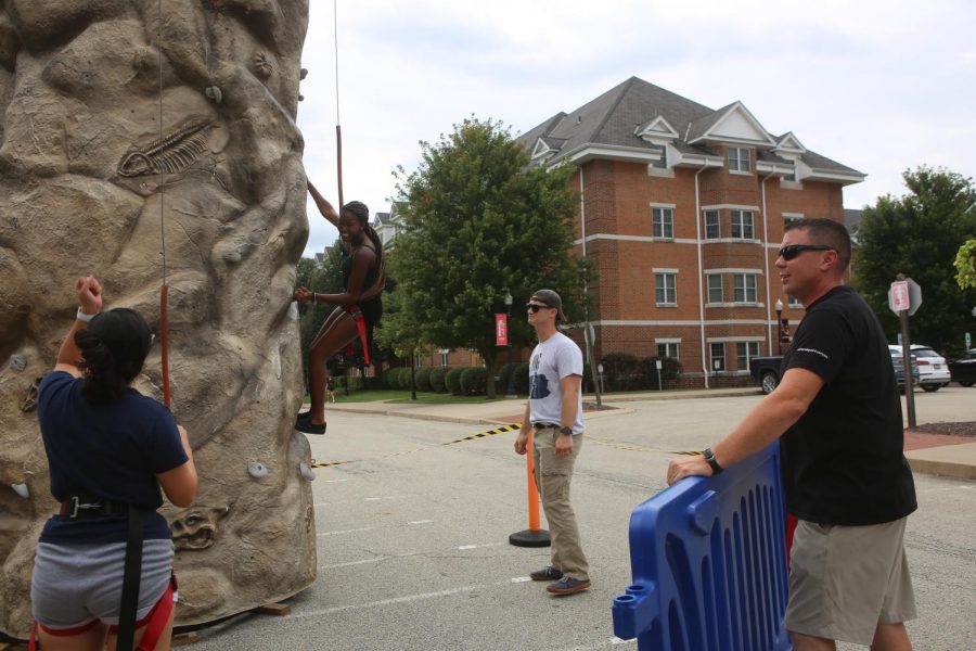 ROTC) Instructors teach students to climb the wall. 