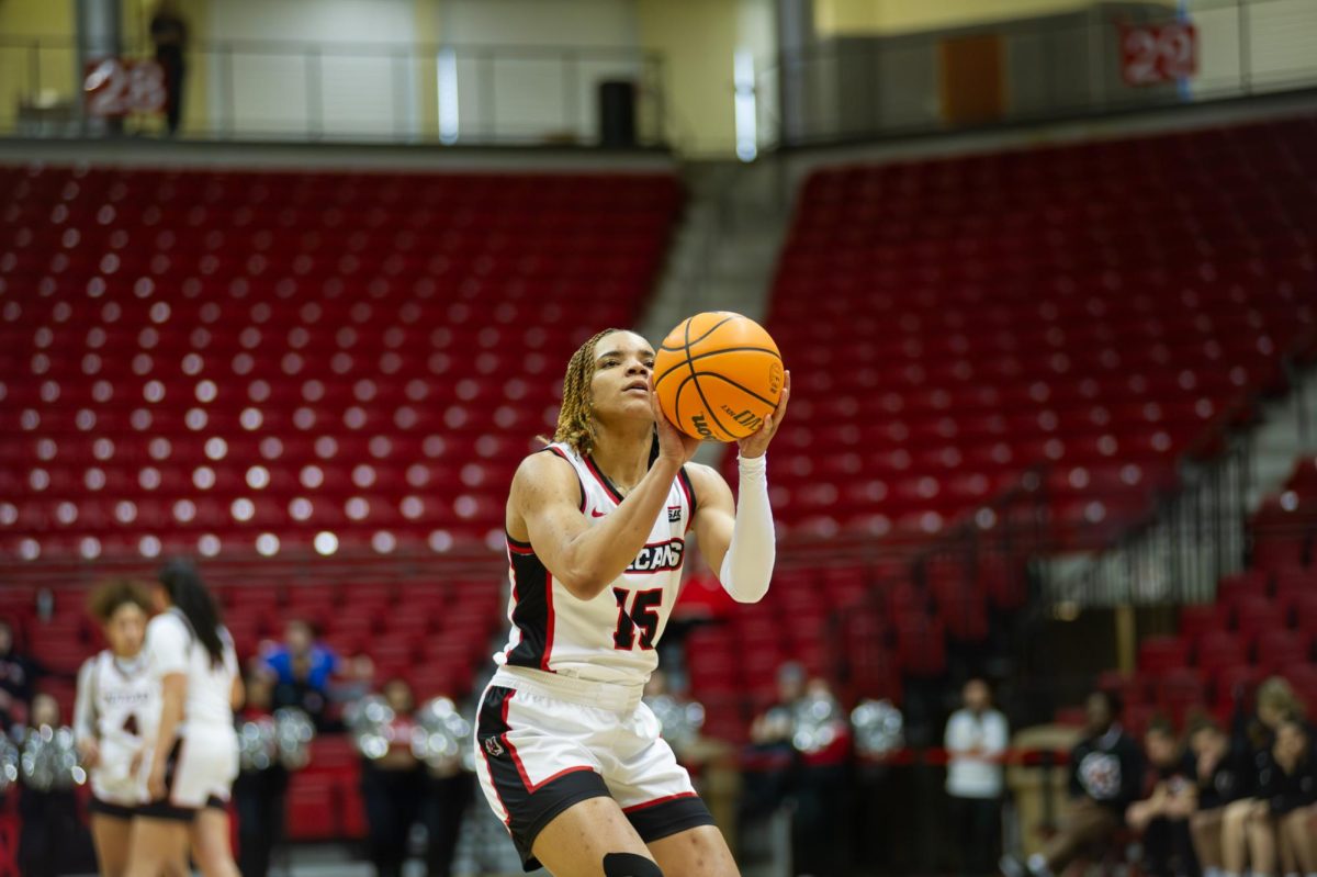 Iyahnna Williams shooting a basket