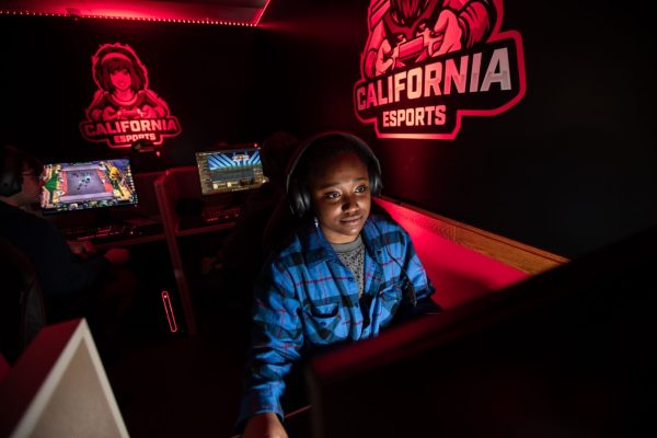 PennWest California Student, Nikkisha Thompson, in the ESports Zone