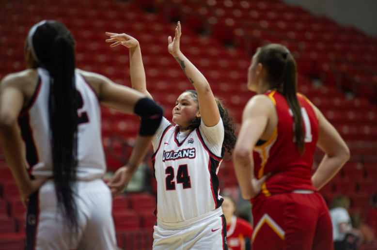 Sierra Bermudez at the foul shot line