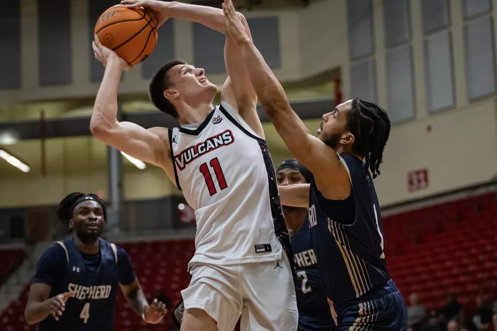 Brayden Reynolds in action at Vulcans vs. Seton Hill